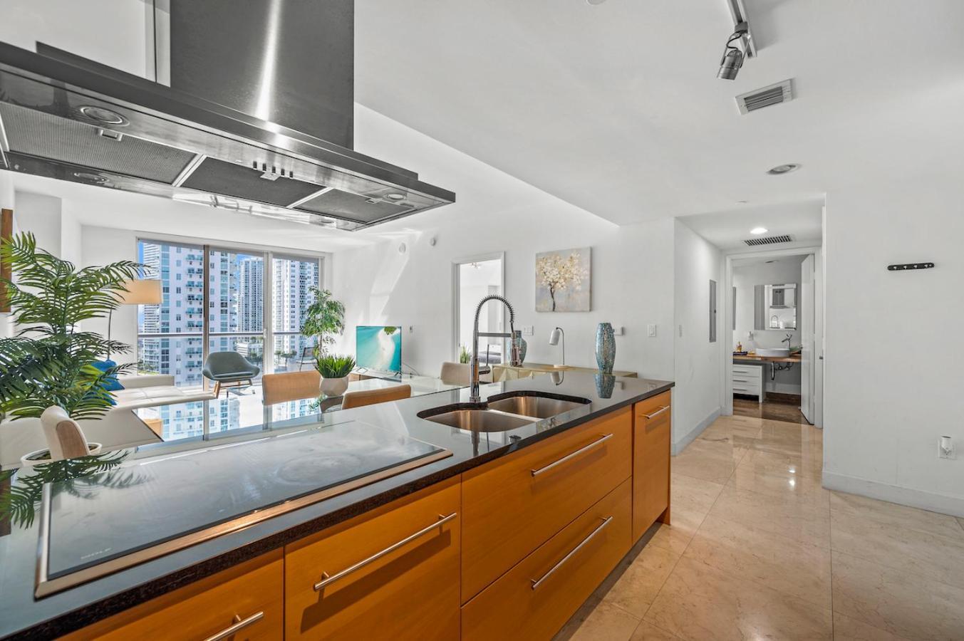 *w Icon Brickell- Luxury 2br Highrise Corner Condo** Apartahotel