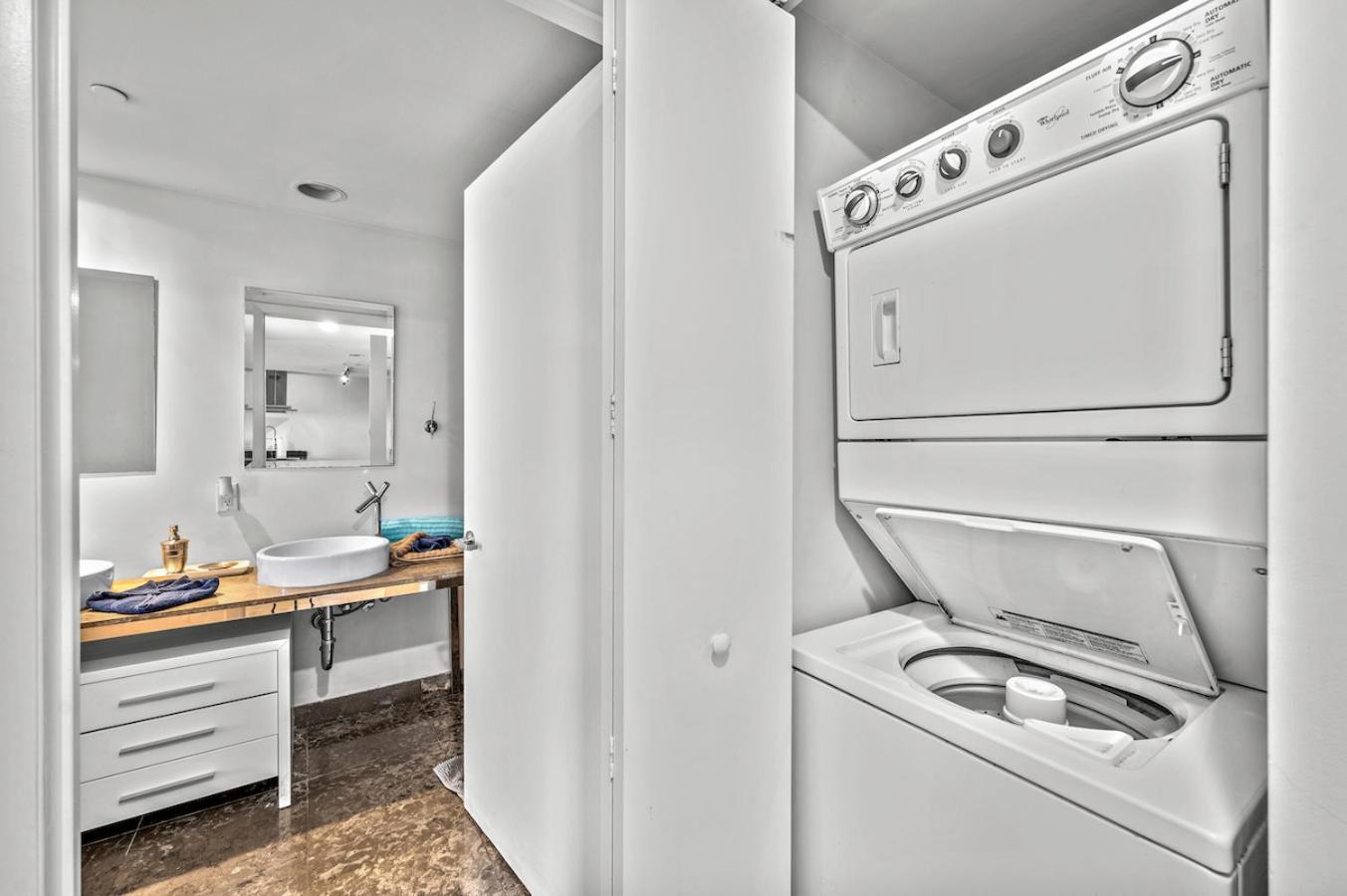 Apartahotel *w Icon Brickell- Luxury 2br Highrise Corner Condo** Miami