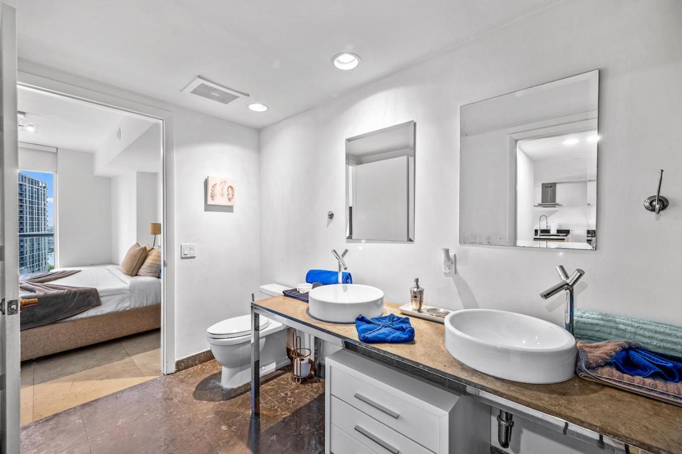 *w Icon Brickell- Luxury 2br Highrise Corner Condo** Apartahotel Miami