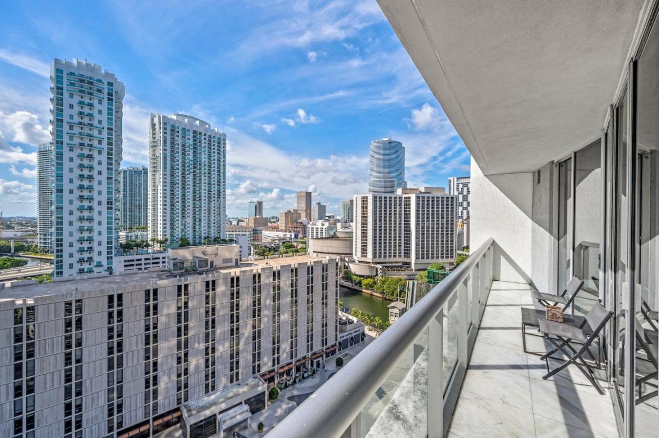 *w Icon Brickell- Luxury 2br Highrise Corner Condo** Apartahotel Miami