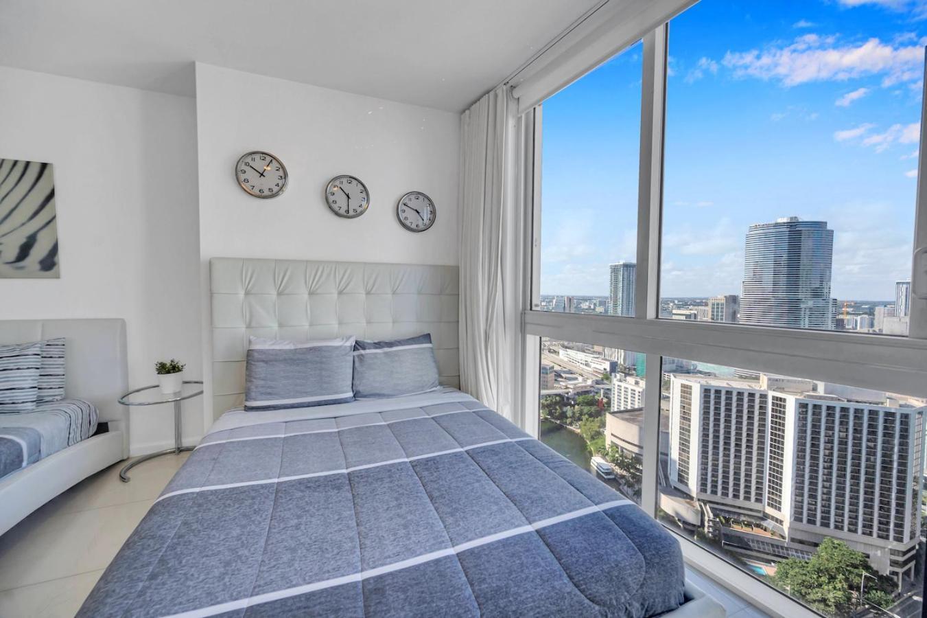 Apartahotel *w Icon Brickell- Luxury 2br Highrise Corner Condo** Miami
