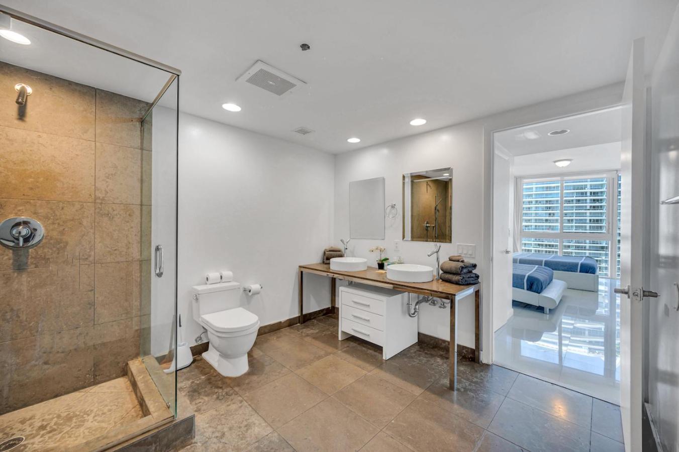 *w Icon Brickell- Luxury 2br Highrise Corner Condo** Apartahotel Miami